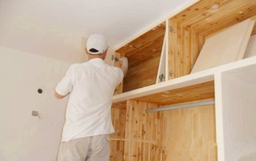 衣柜板材用多层板还是生态板,衣柜用颗粒板好还是实木板好