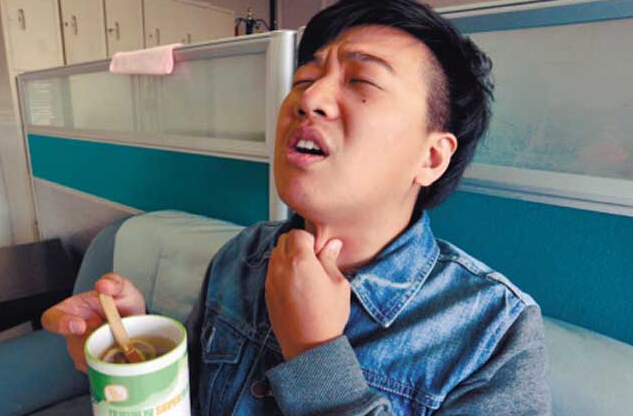 慢性咽炎鼻炎中耳炎先治疗哪个,咽炎鼻炎中耳炎是什么原因