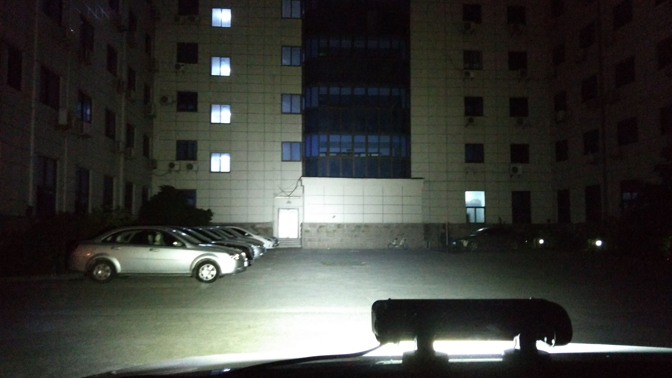 用探照灯怼远光狗怎么样,对付远光狗直接怼上去