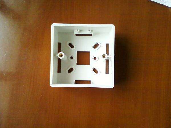 朋友家为了省钱选错开关插座,用了差点烧着!后悔当初没看这个!