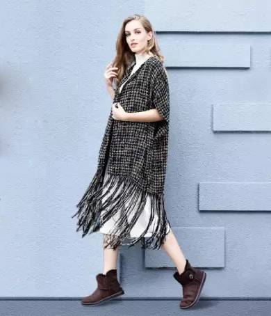 适合小个子冬天穿的雪地靴,腿短穿马丁靴还是雪地靴