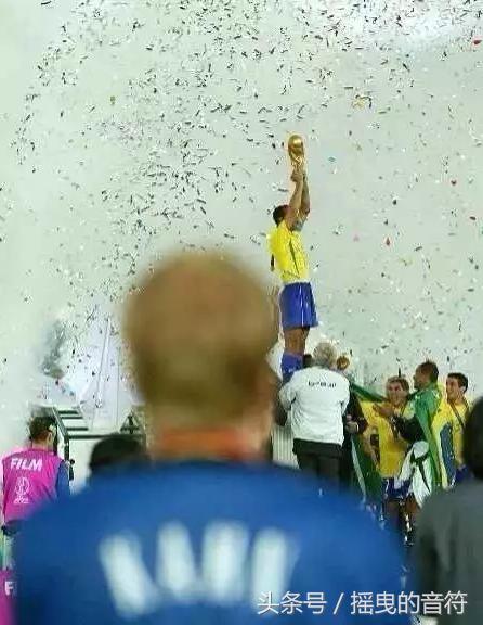 六分钟带你领略足球的魅力,关于足球的小故事简短