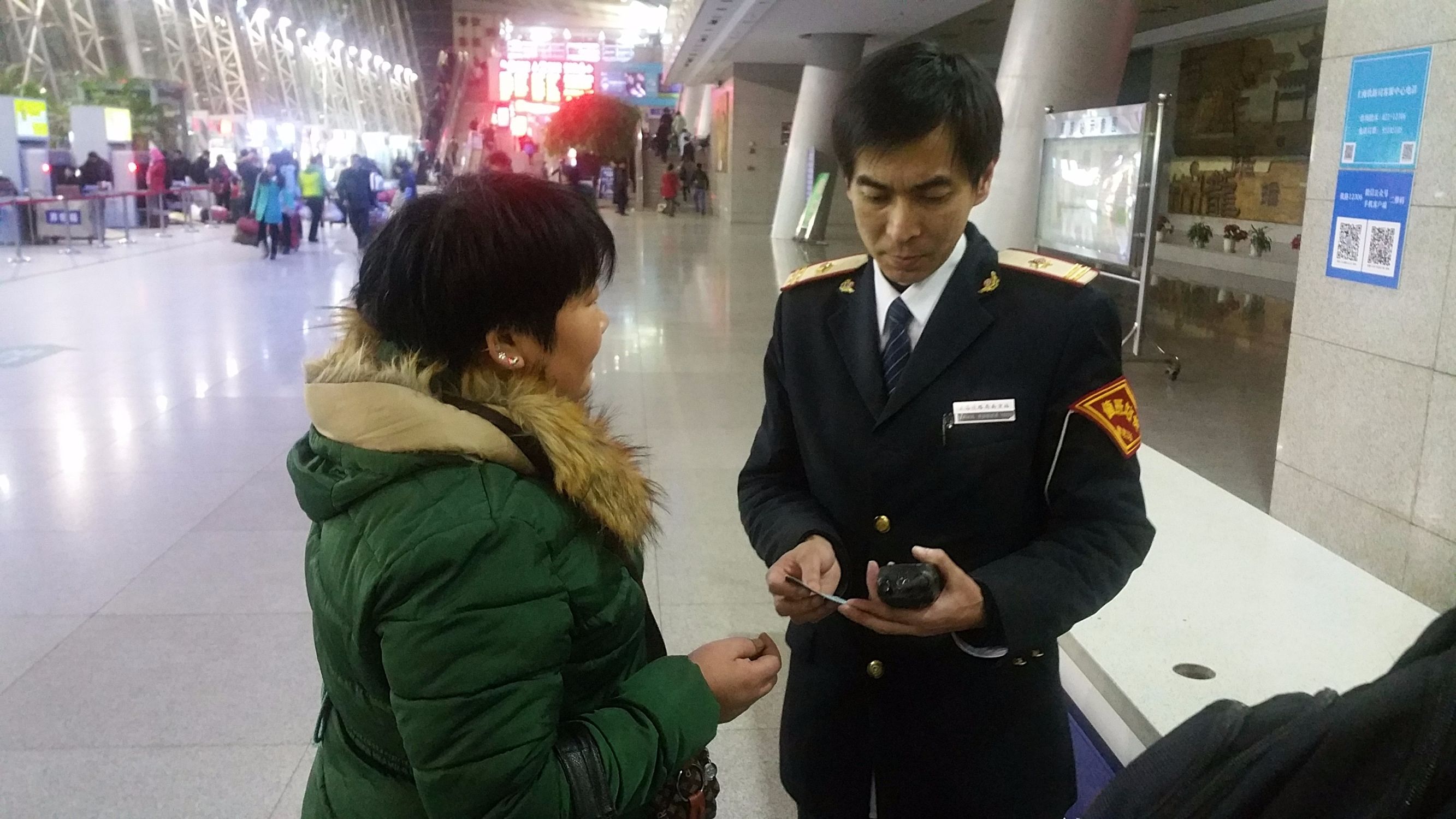 火车站站长的权力有多大,火车列车长和乘警谁的权力大