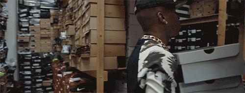 750预售价破万心很累！全黑ub只要1k5，你为它省的钱还留着吗？