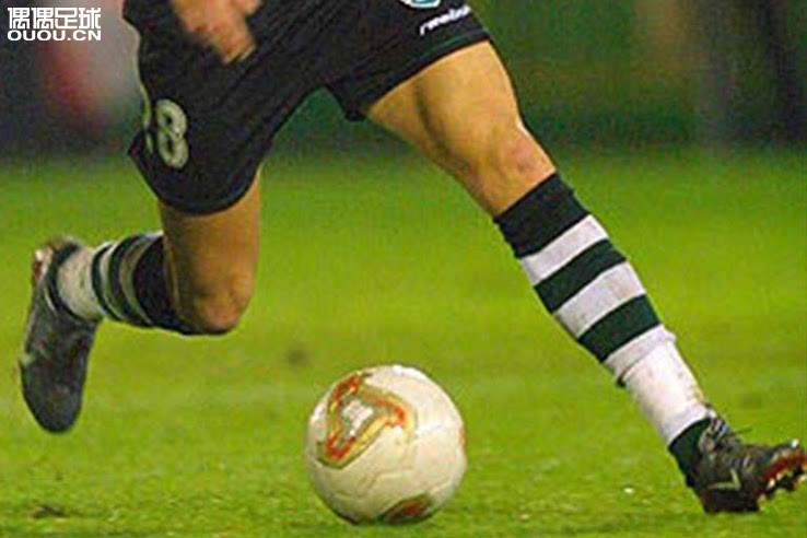 C罗、梅西、内马尔三位天王级球员绿茵首秀都穿什么？