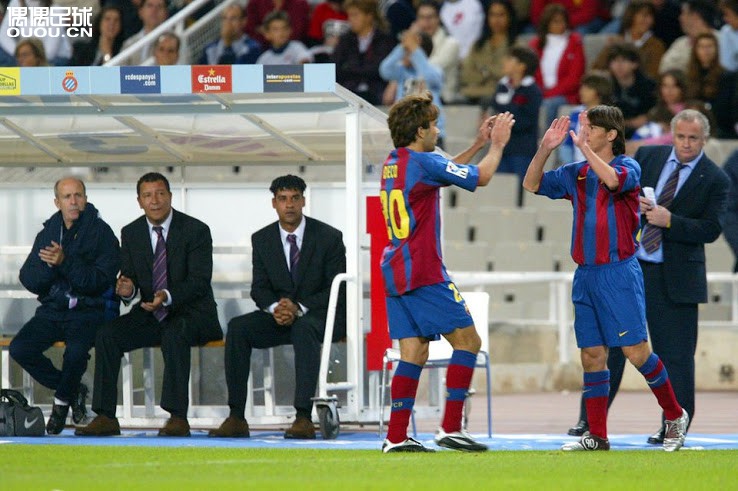 C罗、梅西、内马尔三位天王级球员绿茵首秀都穿什么？