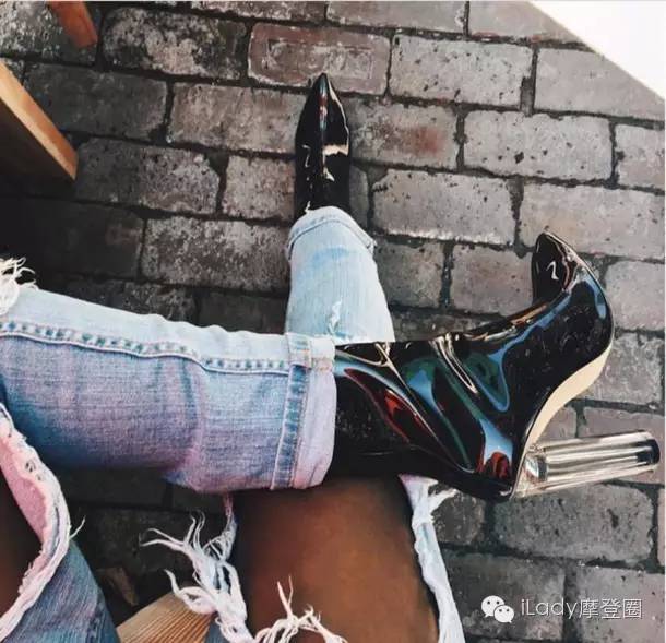 今年最火的短靴白色显瘦,2022最流行的鞋子百搭短靴