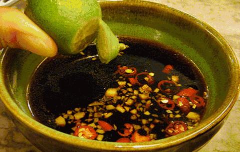 在东北人不是什么都能蘸酱,在东北什么都可以蘸酱