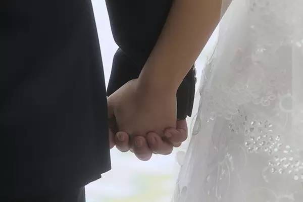 昨日一场独一无二的婚礼温暖了整个“国际庄”