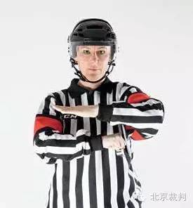 手势裁判,冰球比赛进球裁判手势