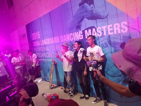 稳定性比较好的滑板,炫酷实用性高的滑板