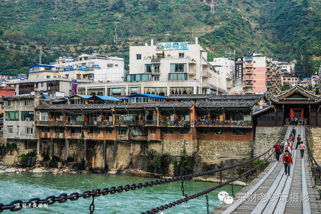 泸定桥因康熙御笔,红军一战,主席诗句而名扬天下!