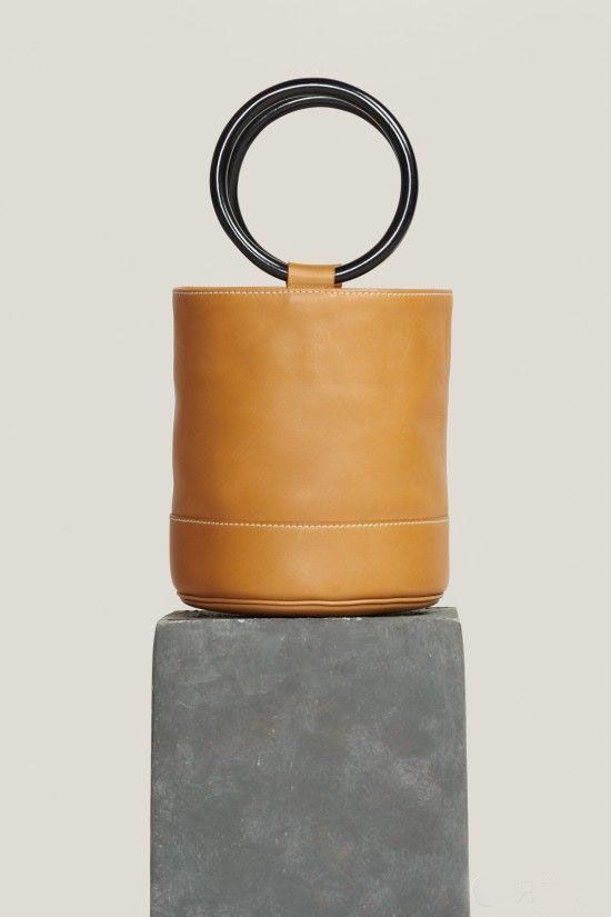 现在流行的包包小众,这款包包适合什么年龄段的人用