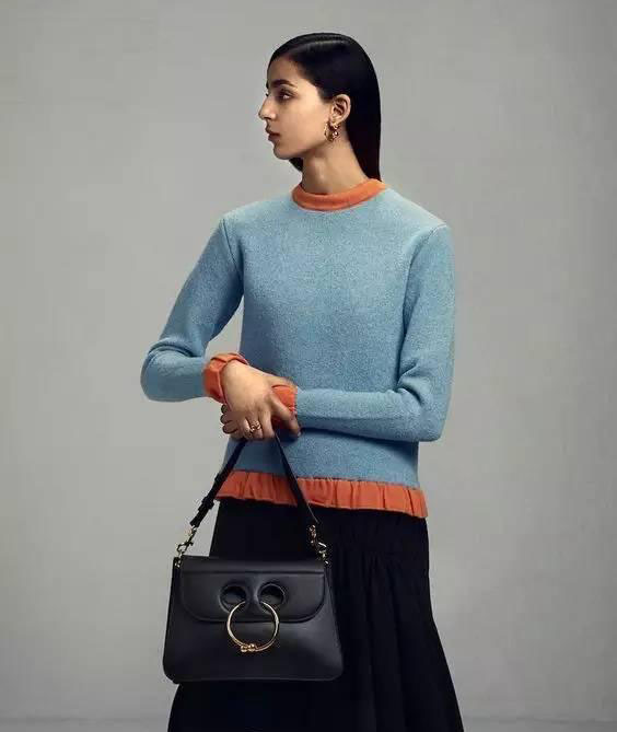 现在流行的包包小众,这款包包适合什么年龄段的人用