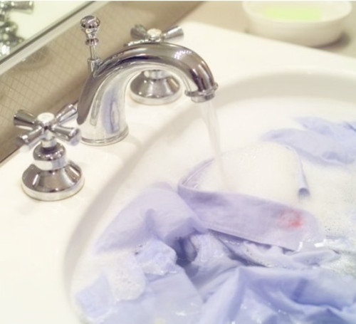 孩子衣服上水果汁怎么去掉,果汁滴到白色衣服上怎么处理