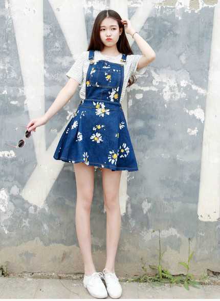 首尔街拍穿搭美女,韩国首尔女孩的街拍穿搭