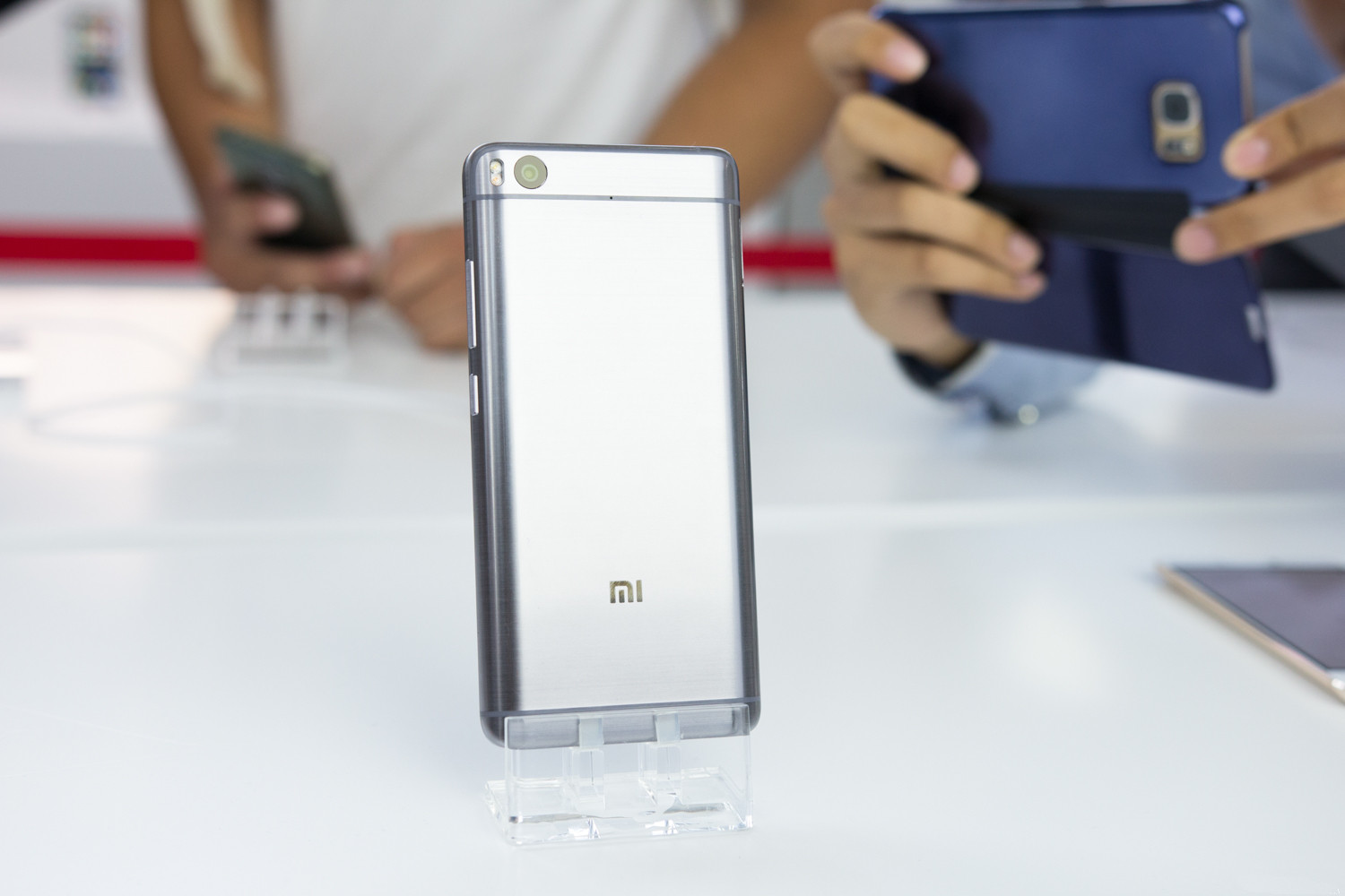 国产手机华为和小米手机哪个更好,华为nova9pro与小米11pro哪个强