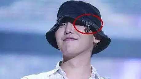 权志龙把5毛的夹子卖200块！baby买了，是真爱还是脑残？