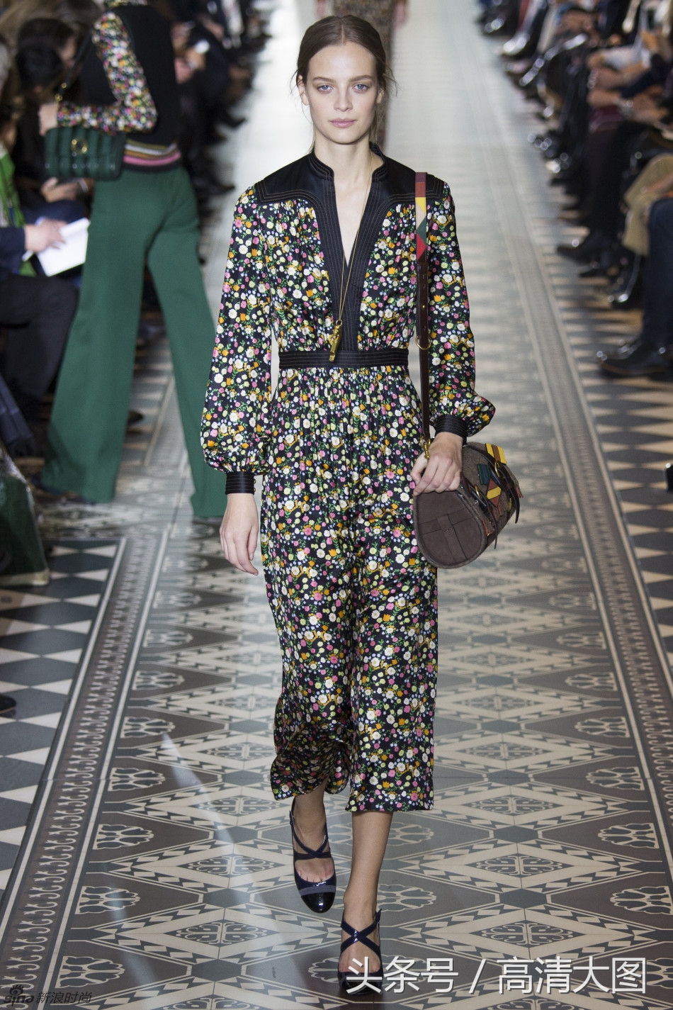 刘诗诗toryburch,刘诗诗巴黎时装周衣服