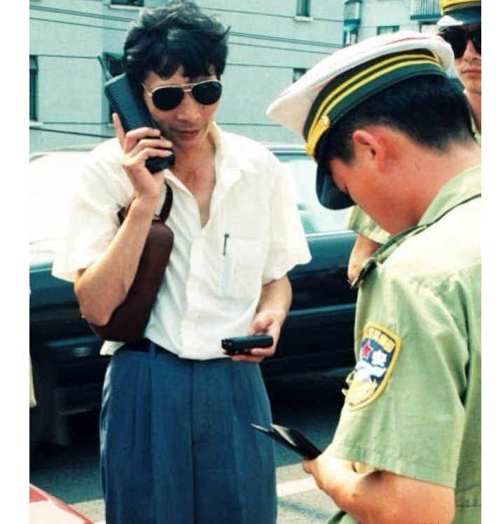 被手机取代的bb机有哪些,以前的bb机到第几年被手机取代