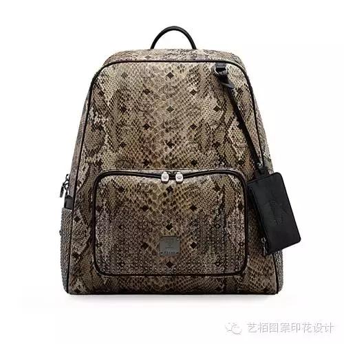 mcm铆钉链条包的铆钉是什么材质的,mcm粉色牛皮包