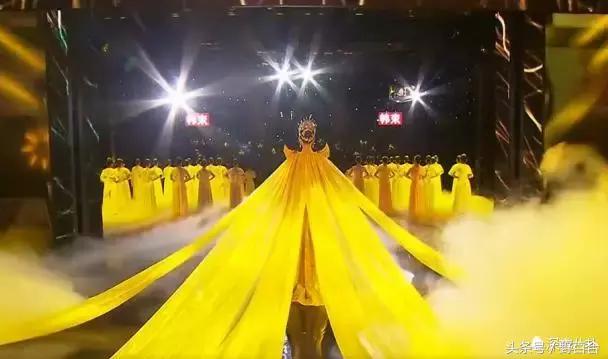 唐嫣一身潮装启程巴黎看秀,唐嫣山寨高定