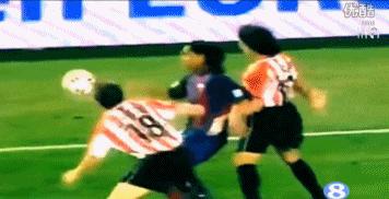 小罗过人绝技,魔术师小罗踢球视频