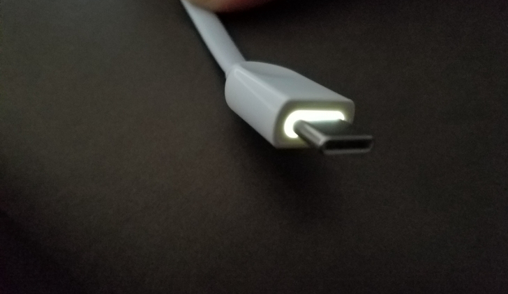 表妹夸我的iPhone真好看，没好意思说这手机叫锤子