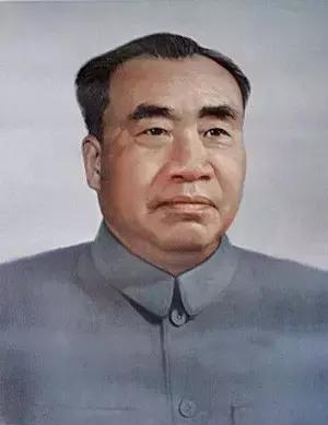 组建“*德朱**篮球队”被称“延安雷阿伦”，*德朱**贺龙打球战斗两不误