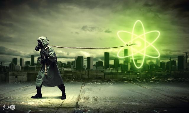 小说：他已进化成四级丧尸，却仍打不过手拿利刃的大汉，被迫装死