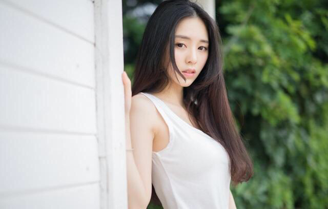 小说：她一直偏心小儿子，连工资卡都在小儿媳手里，却不被待见