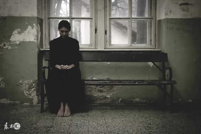 小说：村姑带着男人回乡，一群大妈用柳枝给她铺路，铺了三百米长