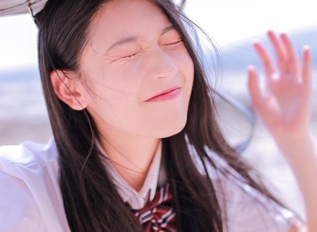 小说：小神医和小伙比医术，哪知小伙只看一眼，就写了下来