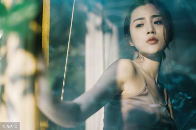 小说：她见到顶级大佬，发现是自己的命定之人，二话不说过去搭讪