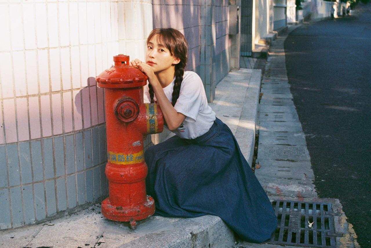 小说：他手指割破一道小口子，迫不及待去医院挂号，点名牧医生