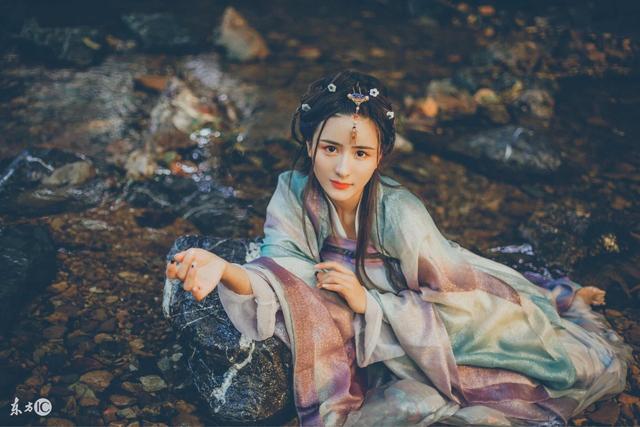 小说：不近女色的少主带了男人回家，管家一看这小身板，分明女人