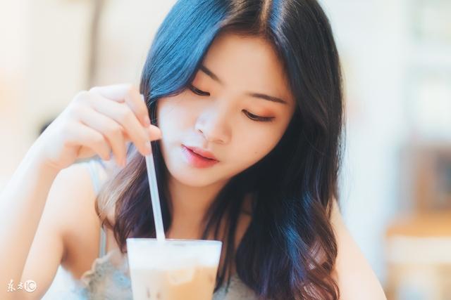 小说穿越成有钱人的跟班,小说穿越成破产富二代