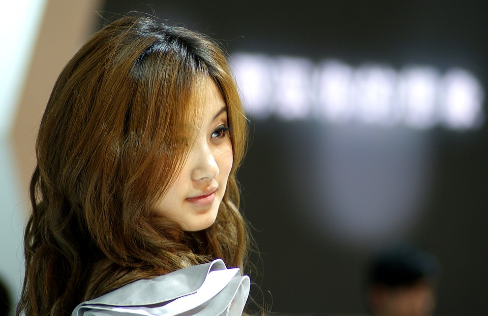 小说：女同学在学院吃饭，将老师的红烧肉夹了去，胆子太肥了