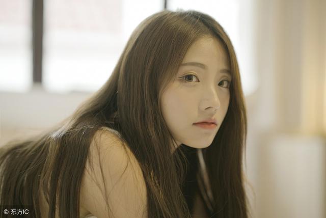 小说：傻小子在校园里绣花，一跃成名，成为众多女同学追捧的对象