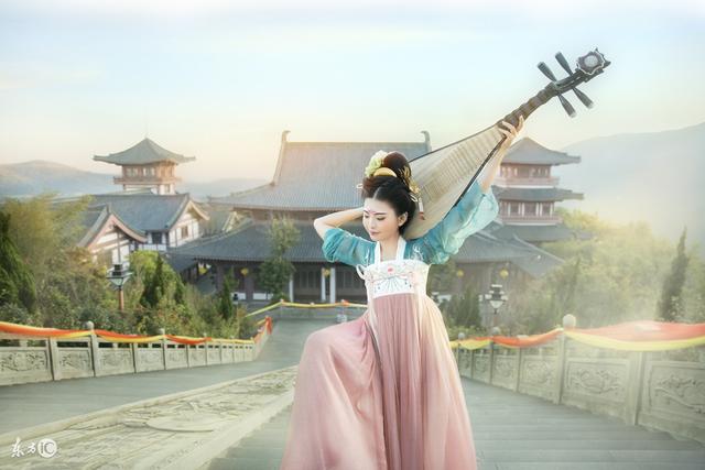 小说：每次一见到太子，她就巴不得像强力胶一样，紧紧粘在他身上