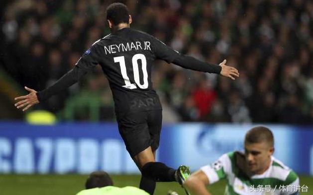 足球入门教程从零开始学射门,如何练足球的弧度球