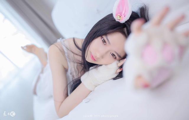 小说：小伙不愧是亲鬼的男人，鬼就站在身后，居然还能和网友吹牛