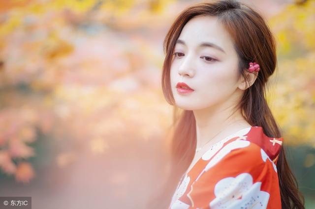 小说：校花懵了，前世疯狂舔她的穷小子，这一世连个短信都不发了