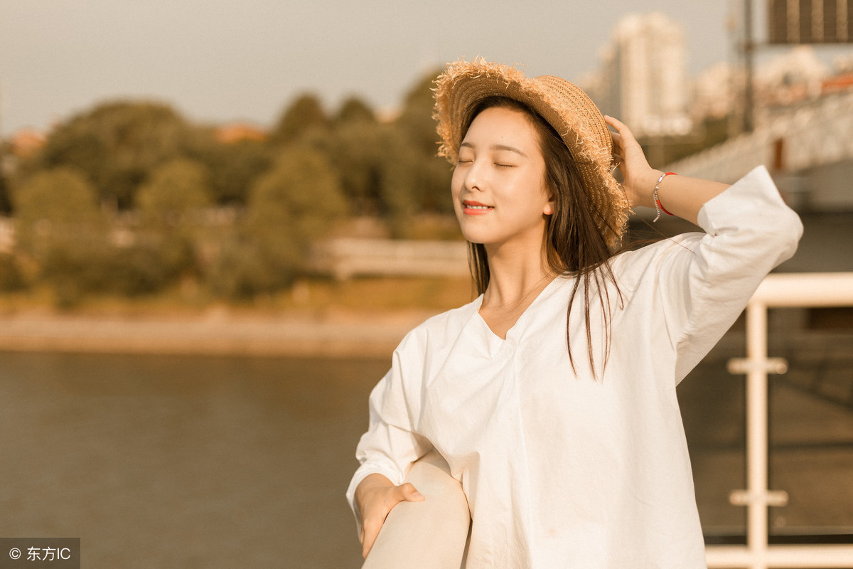 小说：小伙哄抬丝瓜价格，恶毒婶子以为有大用，花血本到处收购