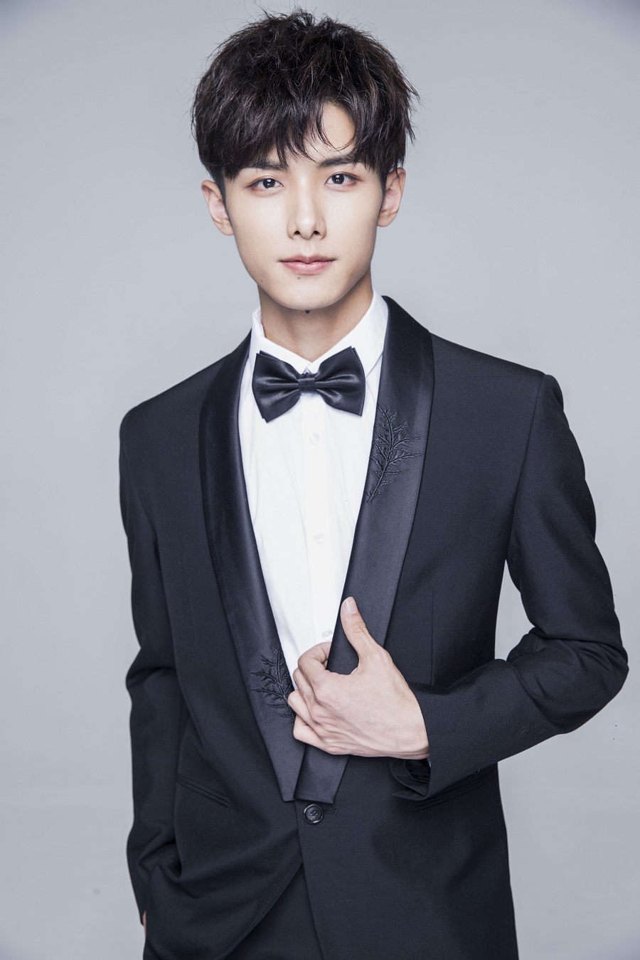 陪睡、开放伴侣、忘年恋,比大瓜更可怕的,是内娱的“猜谜毒瘤”