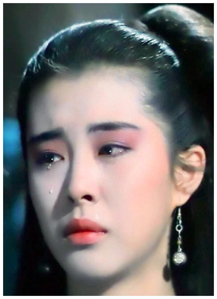 3个亦雌亦雄的大美女，一个46岁自杀，一个不婚不育，一个嫁富商