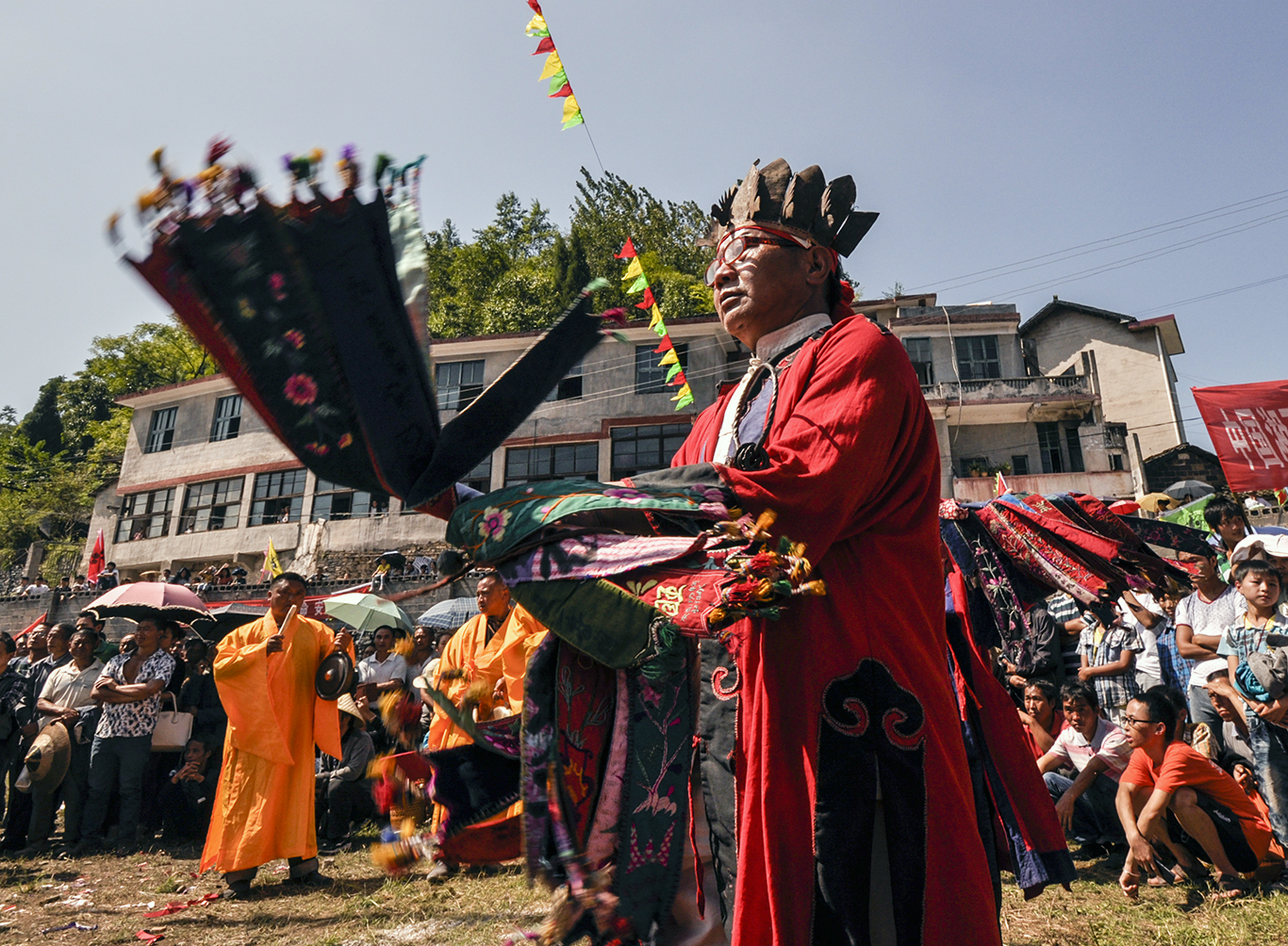 学大禹坡脚的姿态，喊“急急如律令”的咒语，浅析东汉巫觋的规范