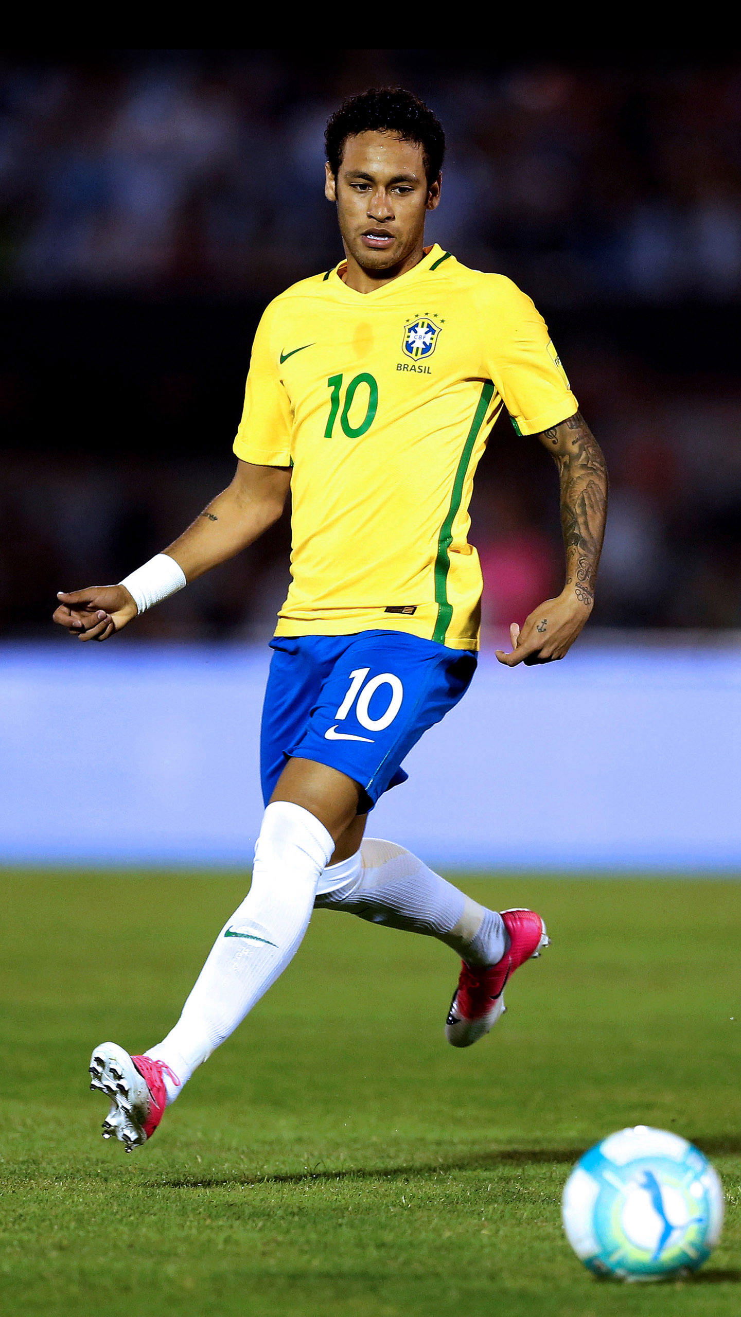 内马尔进球为白血病男孩跳舞,内马尔学患病孩子进球跳舞