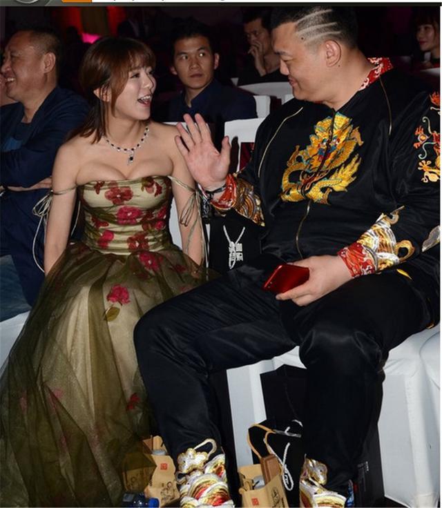 阿兰九眼天珠和李连杰的九眼天珠,最牛的富婆