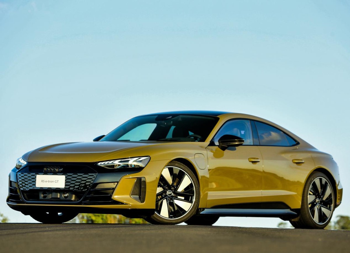 保时捷taycanturboscrossturismo黑武士,奥迪rse-trongt和保时捷taycanturbos